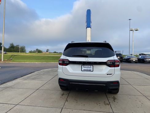 New 2026 Honda Pilot Sport image 9