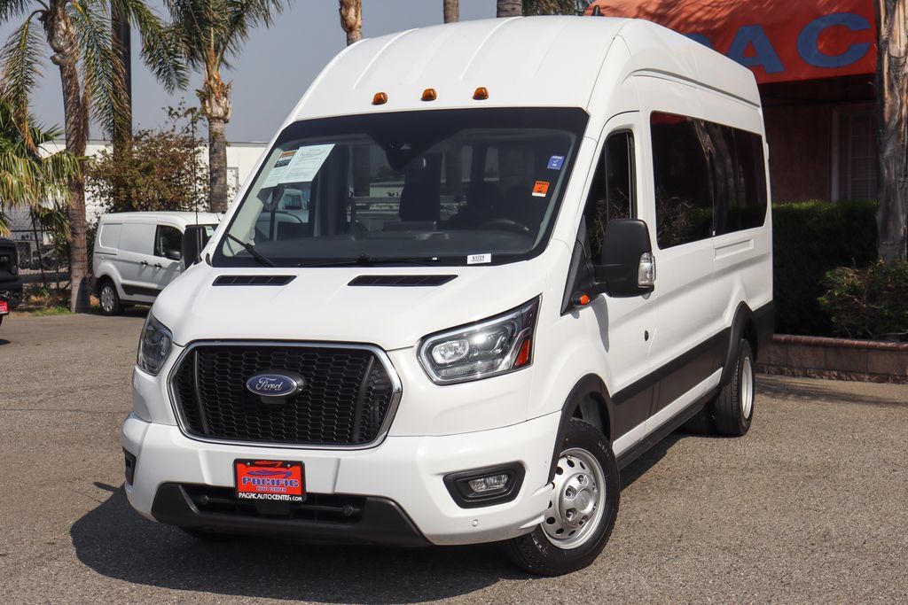 Used 2023 Ford Transit 350 XLT RWD image 4