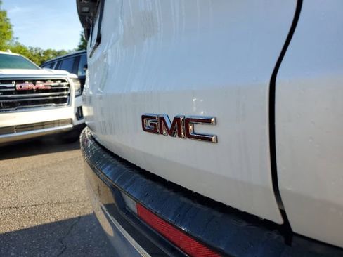 Used 2025 GMC Acadia Denali w/ Super Cruise Package FWD image 6