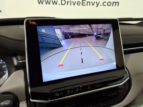 Used 2025 Jeep Compass Limited image 27