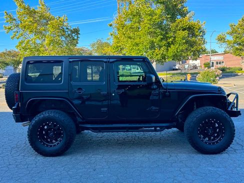 Used 2017 Jeep Wrangler Unlimited Sport AWD/4WD image 7