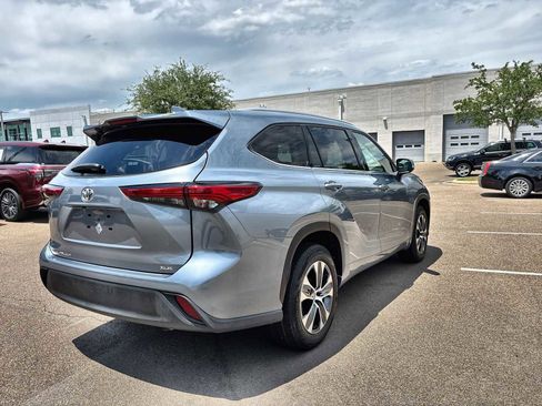 Used 2022 Toyota Highlander XLE FWD image 8