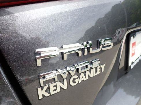 Certified 2022 Toyota Prius LE AWD/4WD image 7