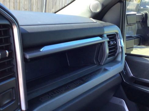 Used 2024 Ford F250 Platinum w/ FX4 Off-Road Package image 25