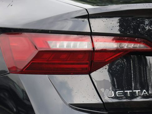 Used 2024 Volkswagen Jetta SE FWD image 11