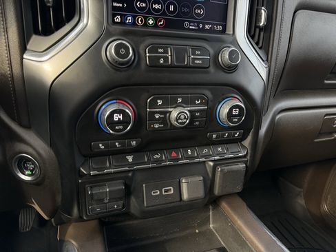 Used 2023 Chevrolet Silverado 2500 LTZ w/ LTZ Convenience Package image 18