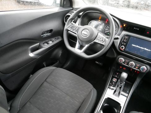 Certified 2024 Nissan Kicks SV image 9