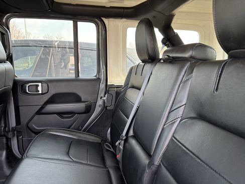 Used 2022 Jeep Wrangler Unlimited Sahara w/ Cold Weather Group image 33