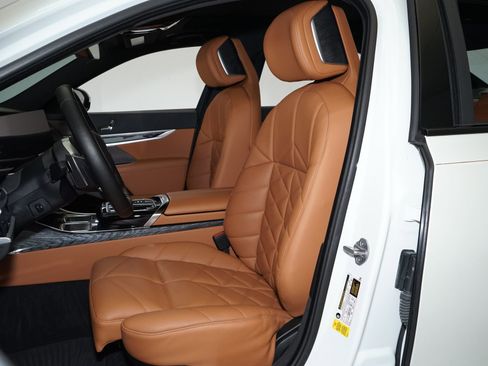 Used 2023 BMW 740i RWD image 3