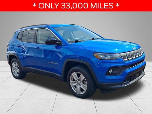 Used 2022 Jeep Compass Latitude w/ Convenience Group AWD/4WD image 3