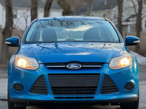 Used 2014 Ford Focus SE w/ SE Winter Package image 2