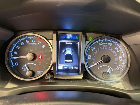 Used 2022 Toyota Tacoma TRD Sport w/ Technology Package RWD image 14