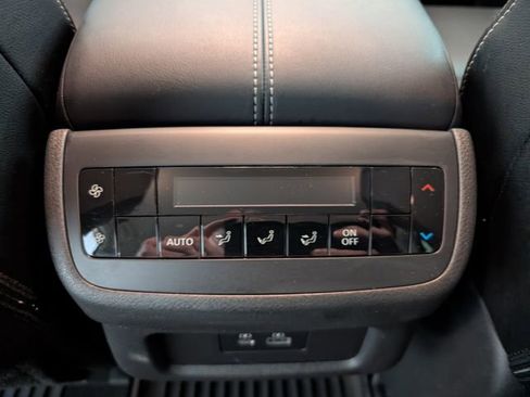 Used 2023 Nissan Pathfinder SL w/ Black Appearance Package AWD/4WD image 11