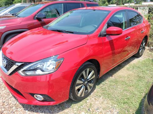 Used 2019 Nissan Sentra SV w/ Special Edition Package FWD image 5