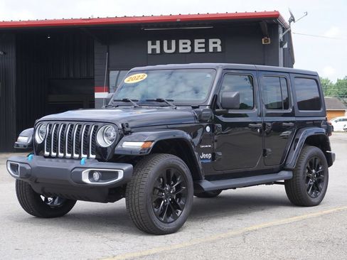 Used 2022 Jeep Wrangler Unlimited Sahara w/ Cold Weather Group AWD/4WD image 1