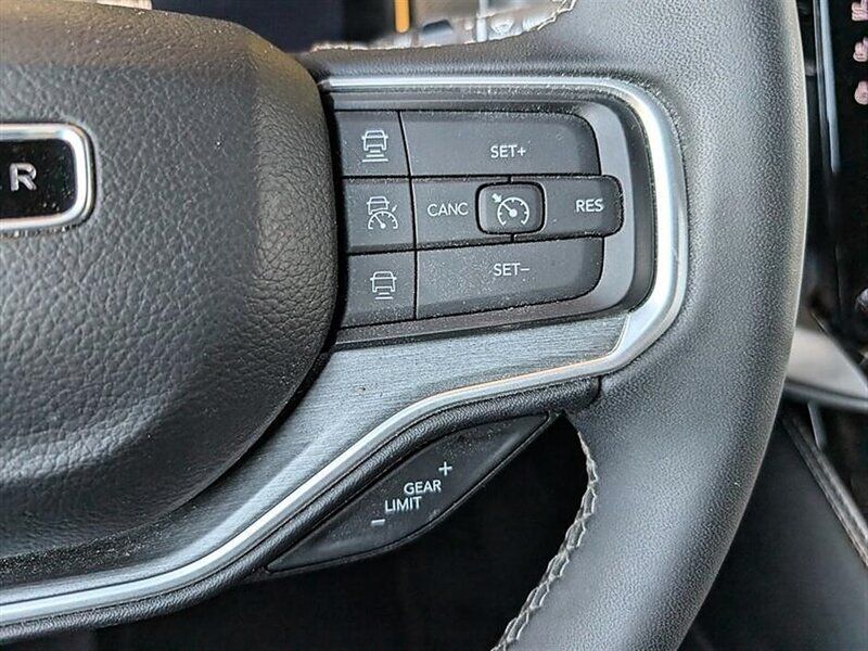 Used 2025 Jeep Wagoneer Series II w/ 8-Passenger Seating Package AWD/4WD image 22