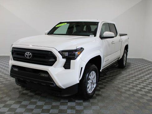 Certified 2024 Toyota Tacoma SR5 AWD/4WD image 2
