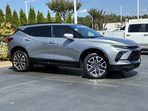 Used 2025 Chevrolet Blazer RS FWD image 3