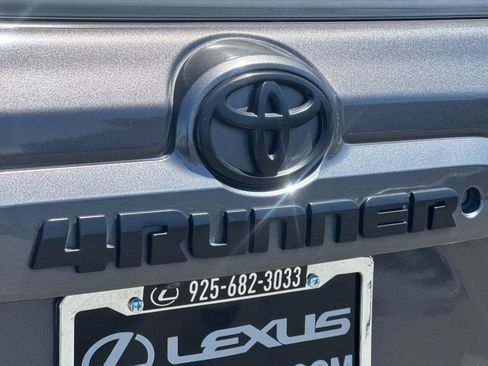 Used 2018 Toyota 4Runner SR5 Premium AWD/4WD image 22