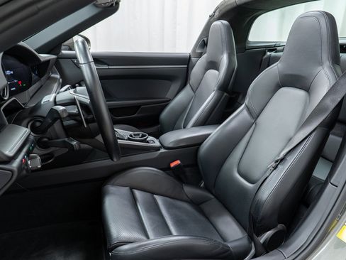 Certified 2022 Porsche 911 Targa 4 image 5