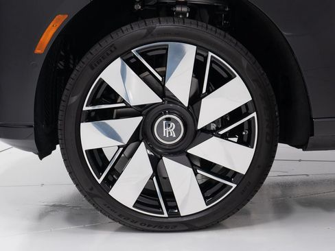Certified 2026 Rolls-Royce Cullinan AWD/4WD image 50