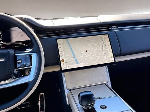 New 2025 Land Rover Range Rover SV image 6