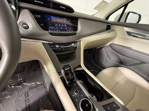 Used 2022 Cadillac XT5 Premium Luxury FWD image 28