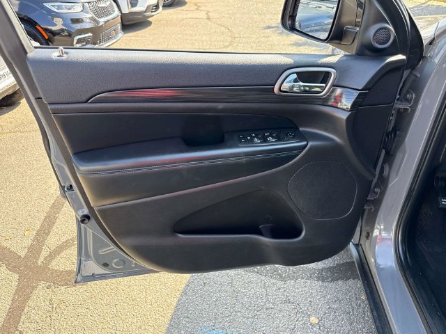 Used 2019 Jeep Grand Cherokee Laredo AWD/4WD image 13