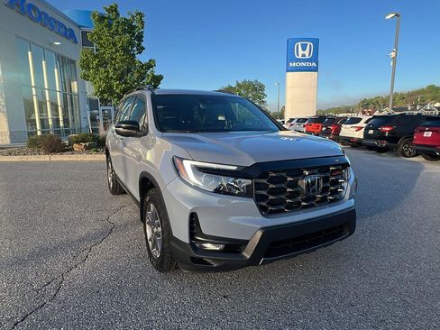 Used 2024 Honda Passport TrailSport image 2