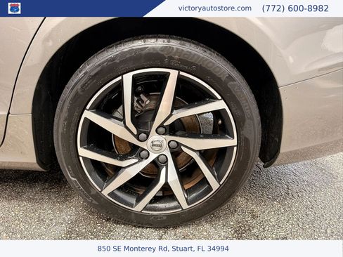 Used 2019 Volvo S60 T5 Momentum w/ Premium Package FWD image 29