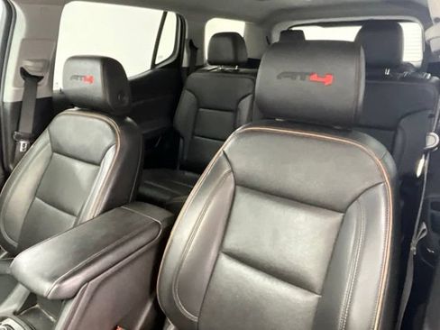 Used 2022 GMC Acadia AT4 w/ Technology Package AWD/4WD image 5