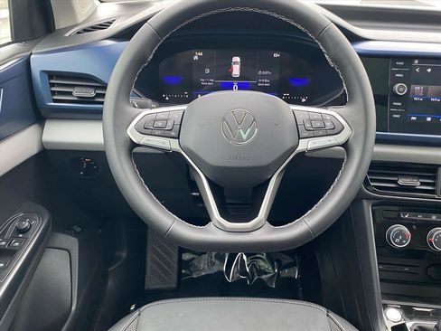 Certified 2023 Volkswagen Taos SE w/ Panoramic Sunroof Package image 6