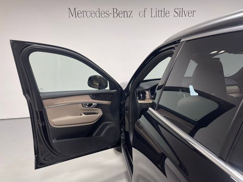 Used 2025 Volvo XC90 B6 Plus AWD/4WD image 17