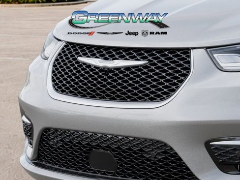 New 2026 Chrysler Pacifica Pinnacle FWD image 11