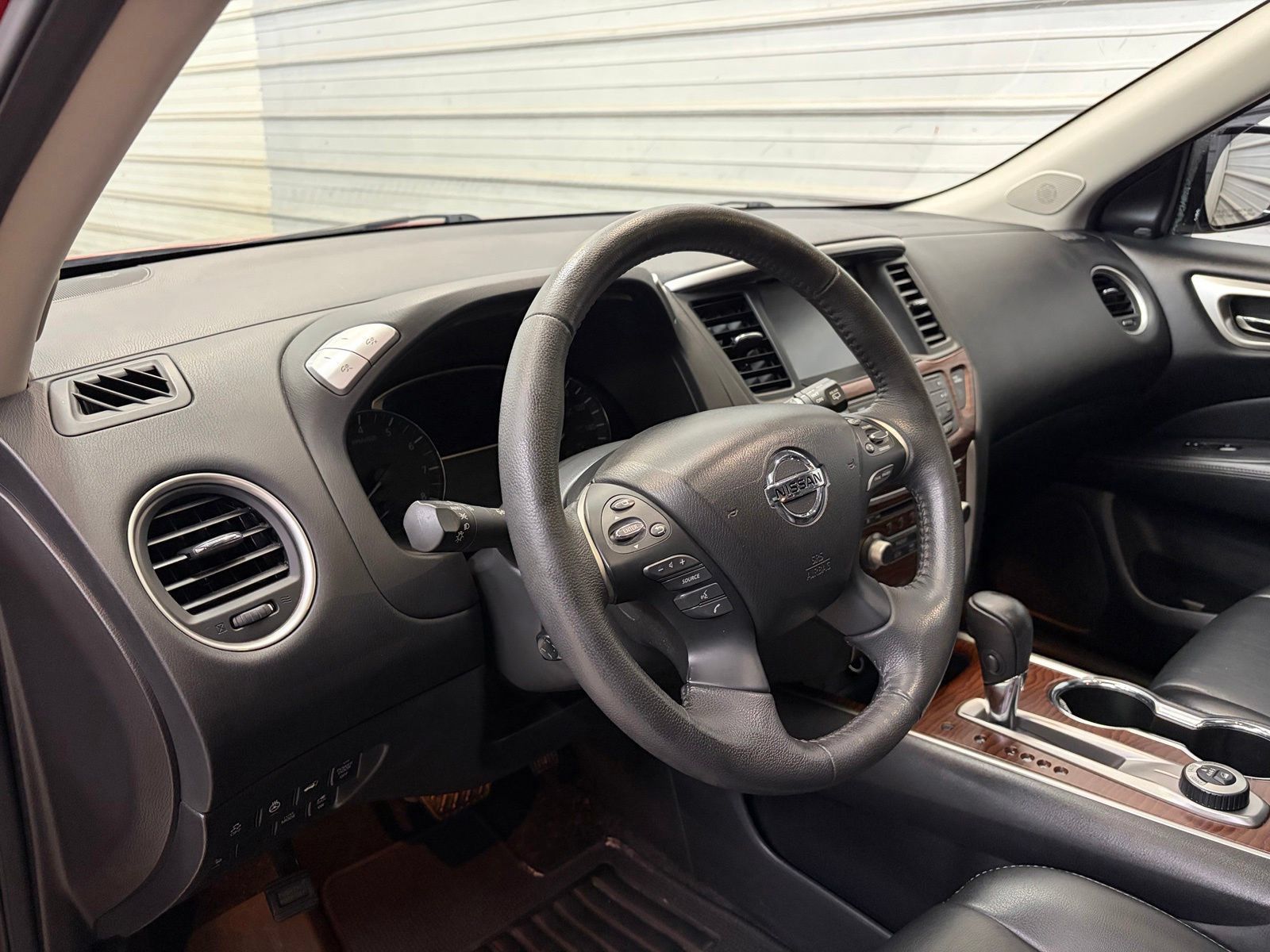 Used 2017 Nissan Pathfinder Platinum w/ Cargo Package AWD/4WD image 14