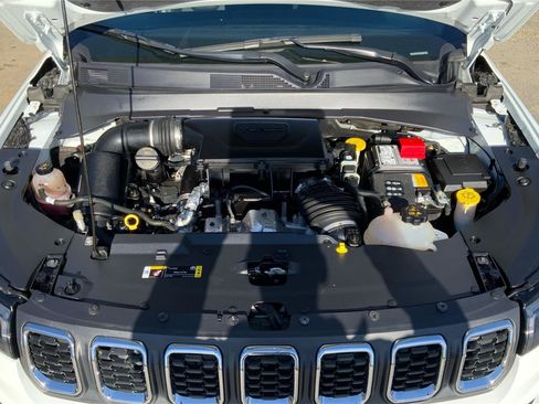 Used 2024 Jeep Compass Latitude AWD/4WD image 23