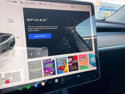 Used 2022 Tesla Model Y Long Range image 33