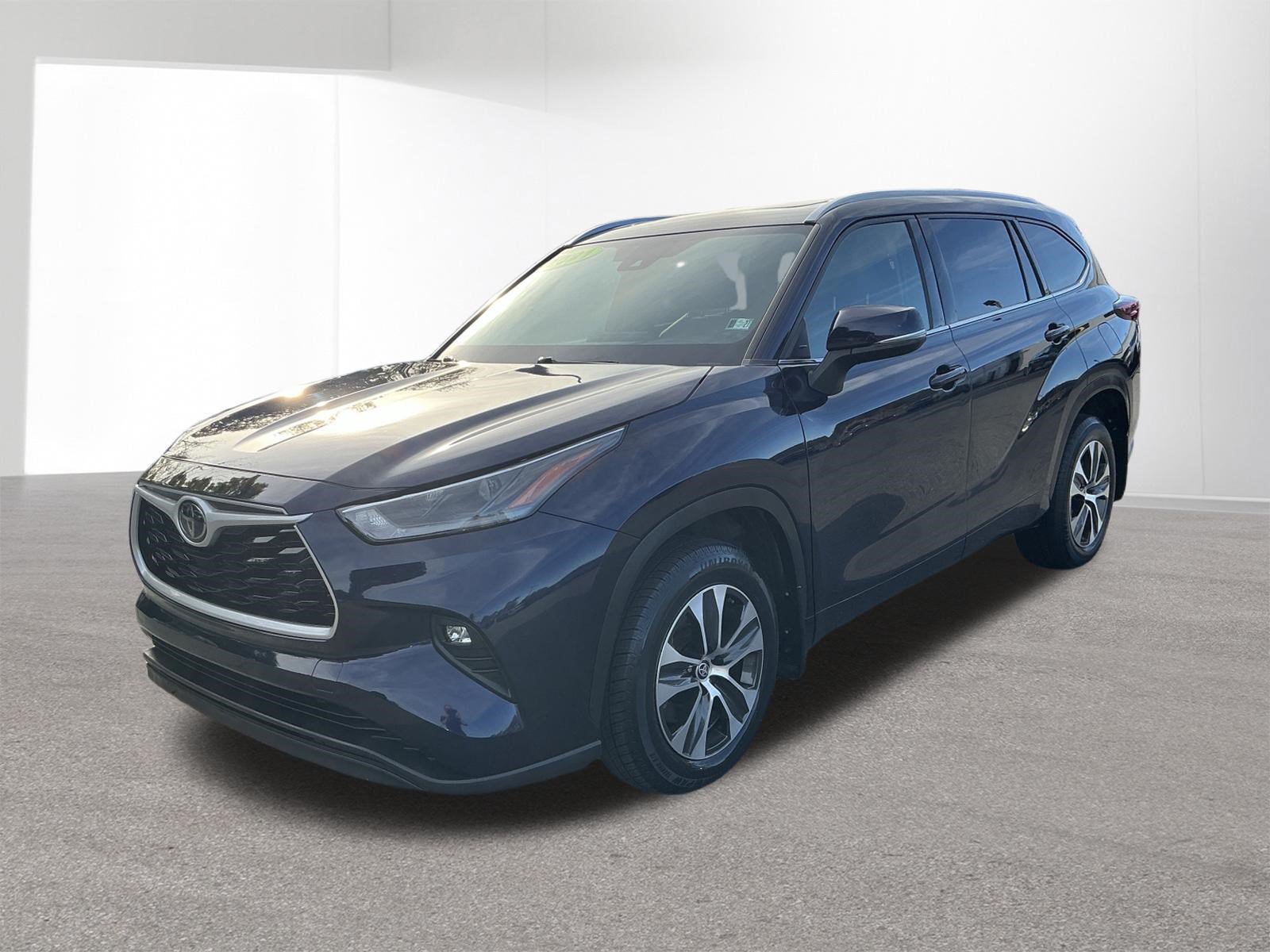 Used 2021 Toyota Highlander XLE AWD/4WD image 9