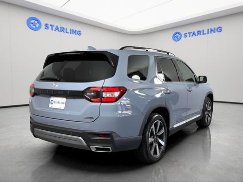 Used 2025 Honda Pilot Touring image 8