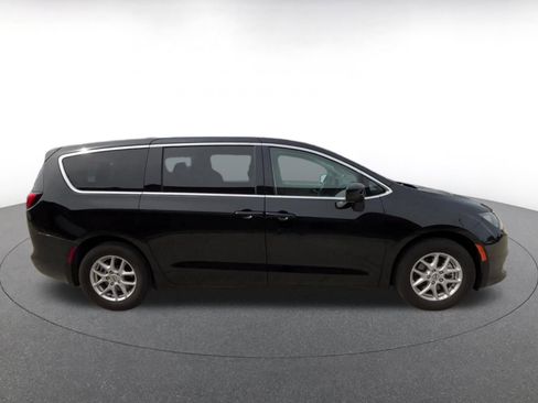 Used 2024 Chrysler Voyager LX FWD image 16