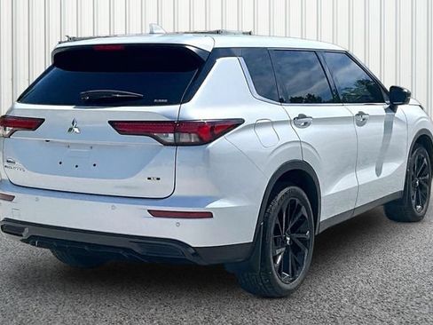 Used 2023 Mitsubishi Outlander SE Black Edition AWD/4WD image 11