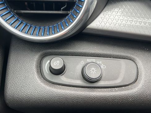 Used 2025 Chevrolet Trax LT image 15