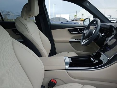 Used 2024 Mercedes-Benz GLC 300 4MATIC image 9