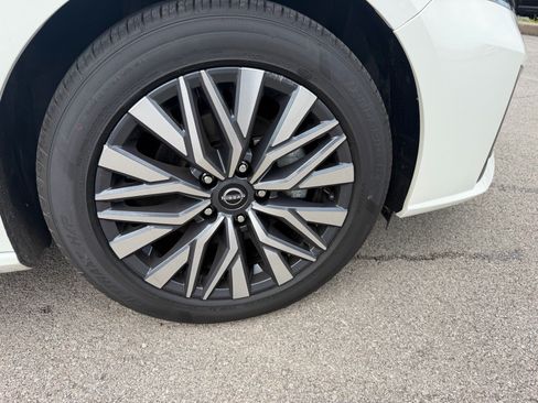 Used 2024 Nissan Altima 2.5 SV w/ SV Premium Package FWD image 20