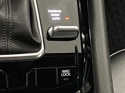 New 2025 Jeep Compass Latitude w/ Sun & Sound Group image 22