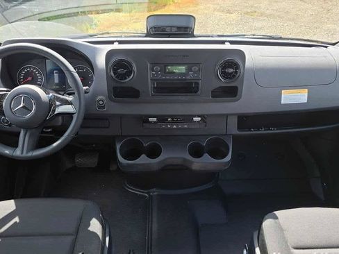 Used 2025 Mercedes-Benz Sprinter 2500 image 16
