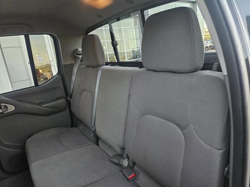 Used 2018 Nissan Frontier SV image 25