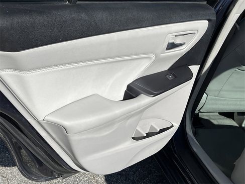 Used 2017 Toyota Camry XLE image 17