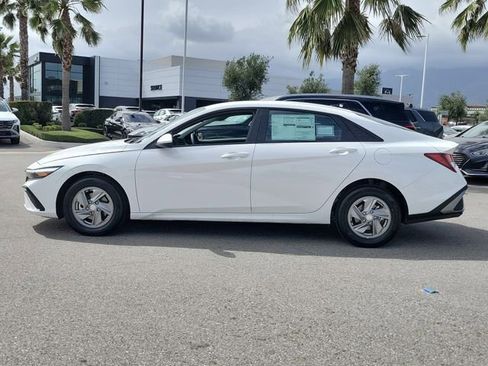 New 2026 Hyundai Elantra SE FWD image 30