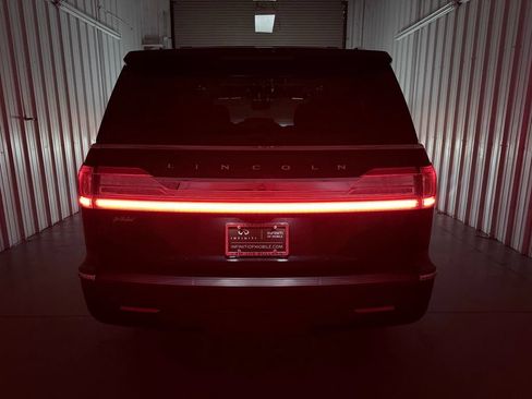 Used 2019 Lincoln Navigator Reserve AWD/4WD image 9